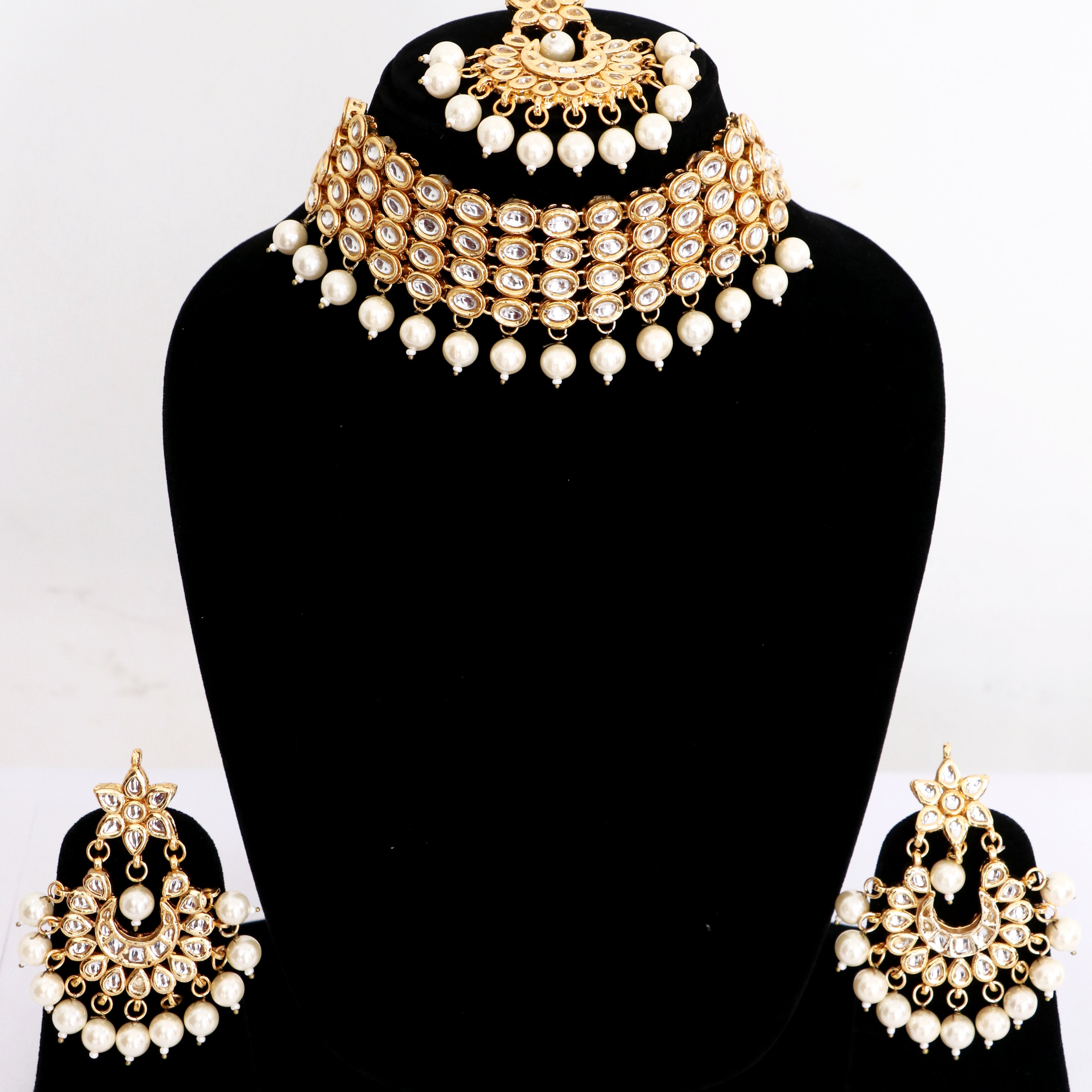 Kundan Necklace Set With Earring & Maang Tikka - Cream