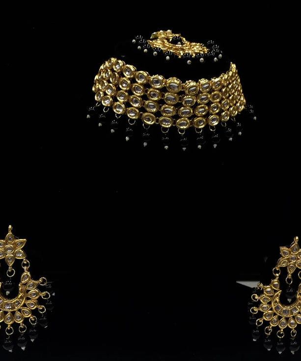 Kundan Necklace Set With Earring & Maang Tikka - Black