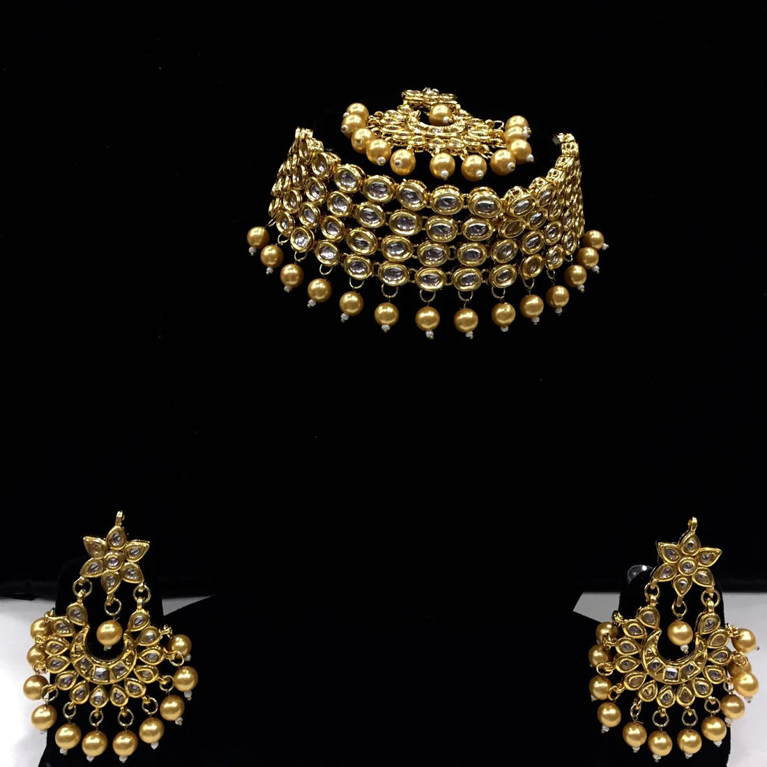 Kundan Necklace Set With Earring & Maang Tikka - Golden