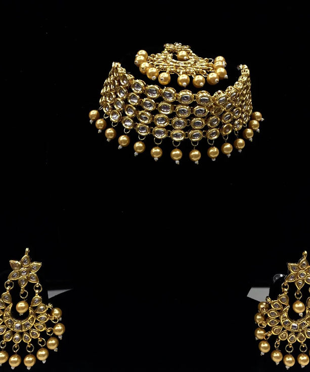 Kundan Necklace Set With Earring & Maang Tikka - Golden