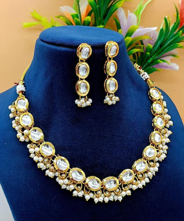 Kundan Pretty Golden Necklace Set For Girls